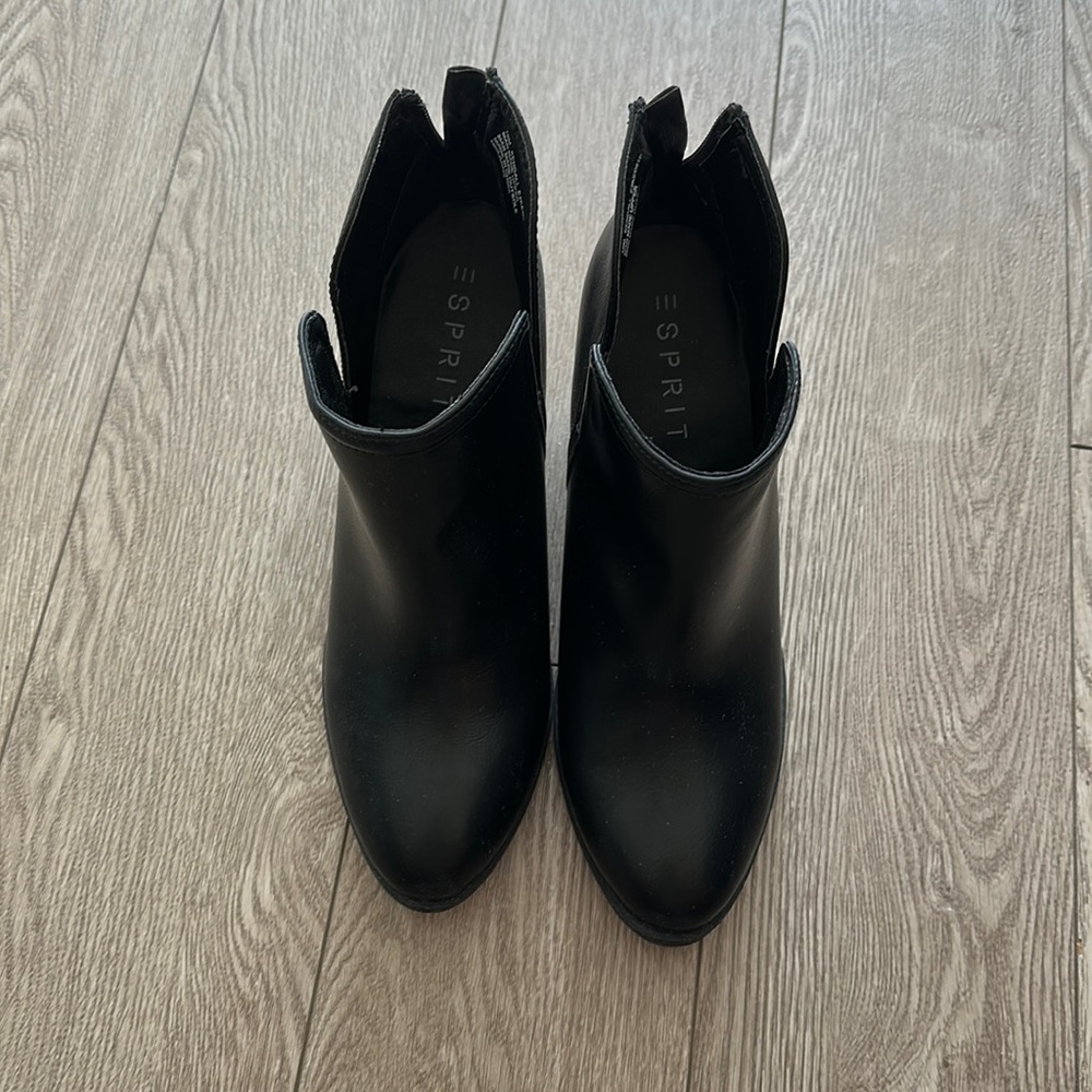 Esprit Stylish Black Ankle Boots